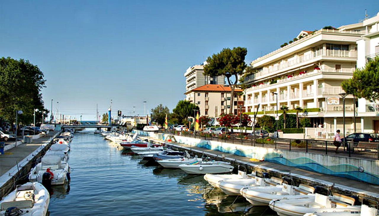 Hotel Cannes - In Pieno Centro Riccione Exterior photo